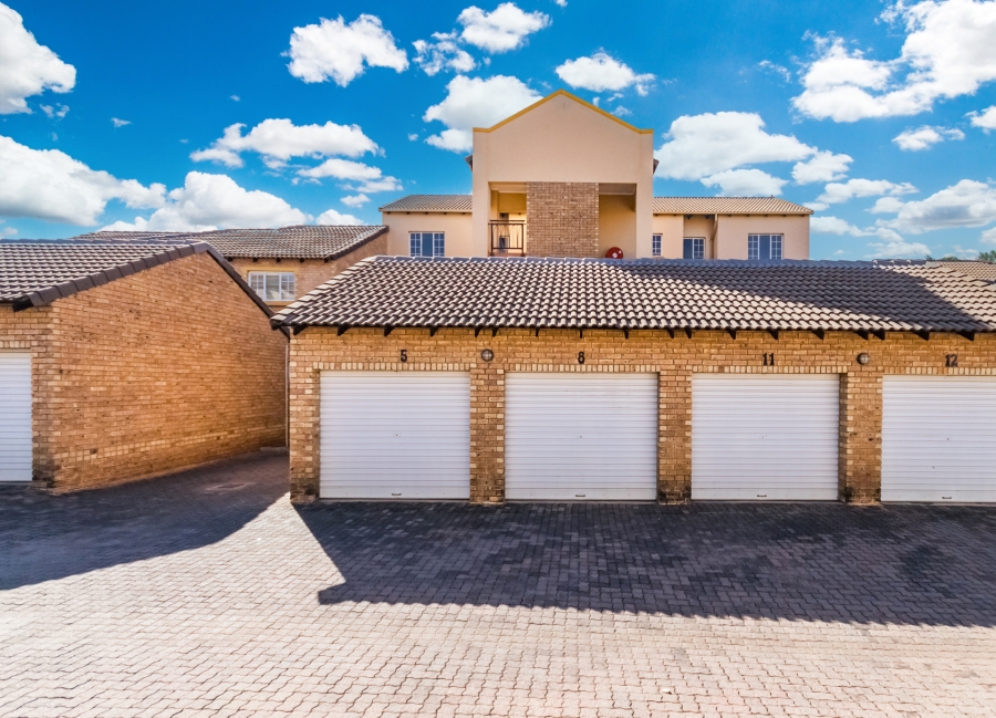 2 Bedroom Property for Sale in Eco Park Gauteng