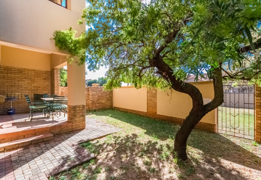 2 Bedroom Property for Sale in Eco Park Gauteng
