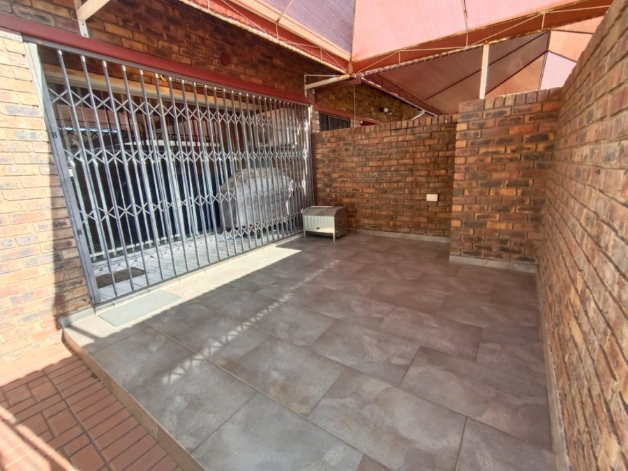 3 Bedroom Property for Sale in Flora Gardens Gauteng