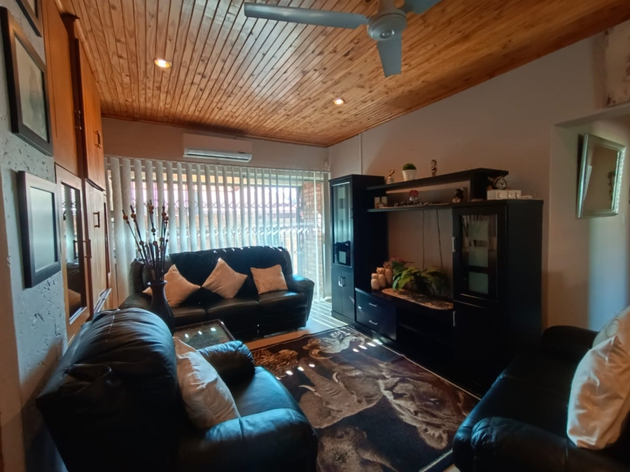 3 Bedroom Property for Sale in Flora Gardens Gauteng