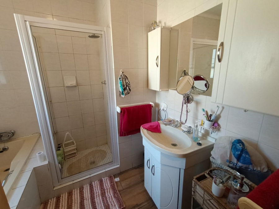 3 Bedroom Property for Sale in Flora Gardens Gauteng