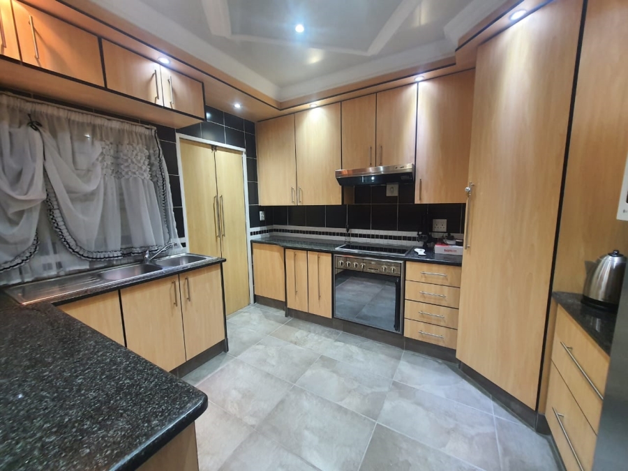 3 Bedroom Property for Sale in Flora Gardens Gauteng