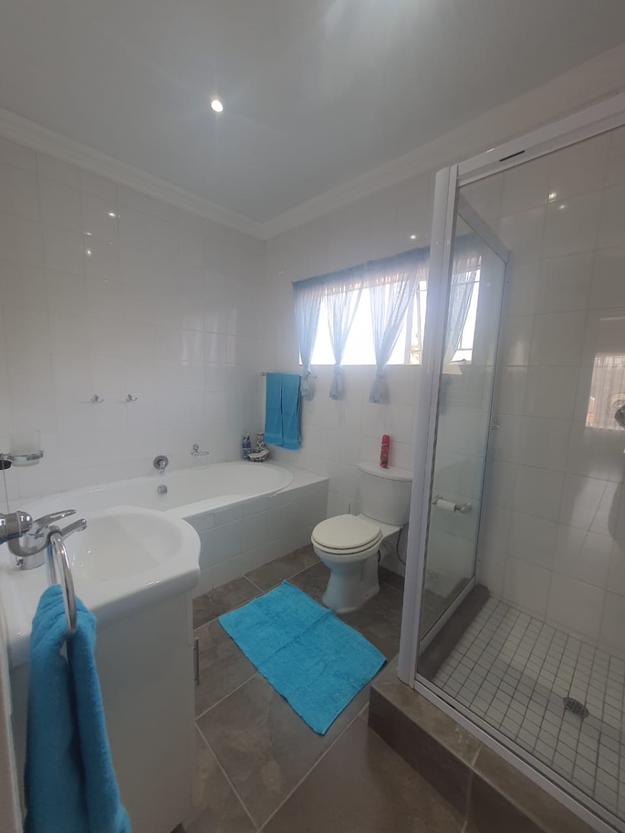 3 Bedroom Property for Sale in Flora Gardens Gauteng