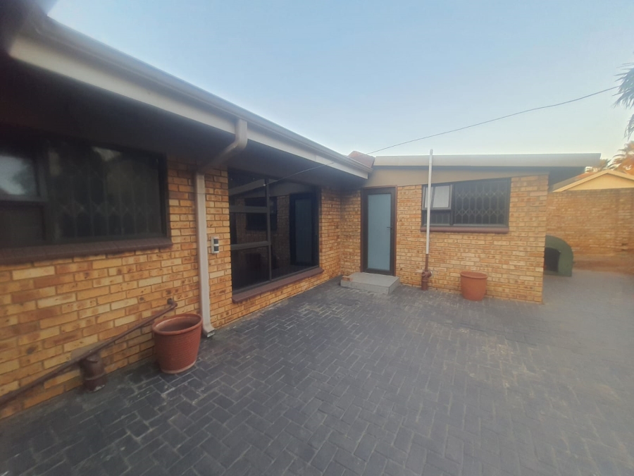 3 Bedroom Property for Sale in Flora Gardens Gauteng