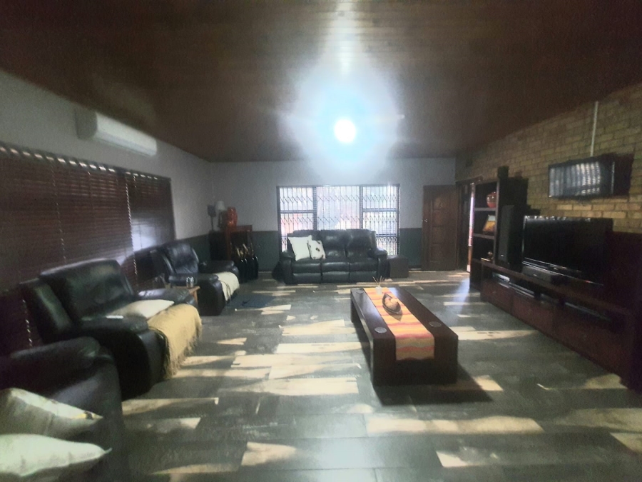 3 Bedroom Property for Sale in Flora Gardens Gauteng