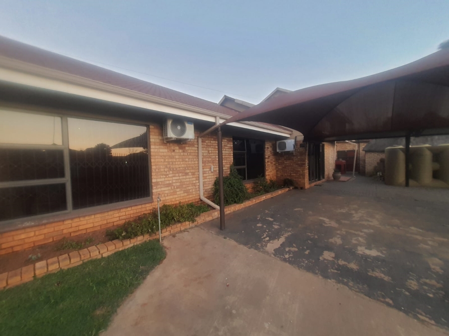 3 Bedroom Property for Sale in Flora Gardens Gauteng