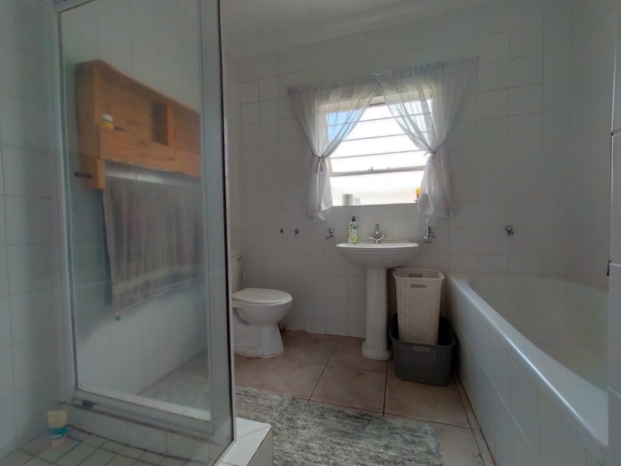 3 Bedroom Property for Sale in Greenhills Gauteng