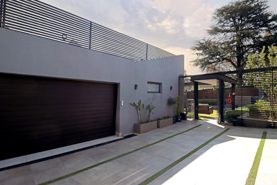 4 Bedroom Property for Sale in Robindale Gauteng