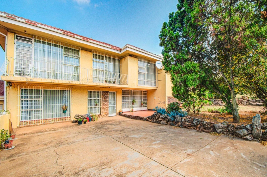 4 Bedroom Property for Sale in South Crest Gauteng
