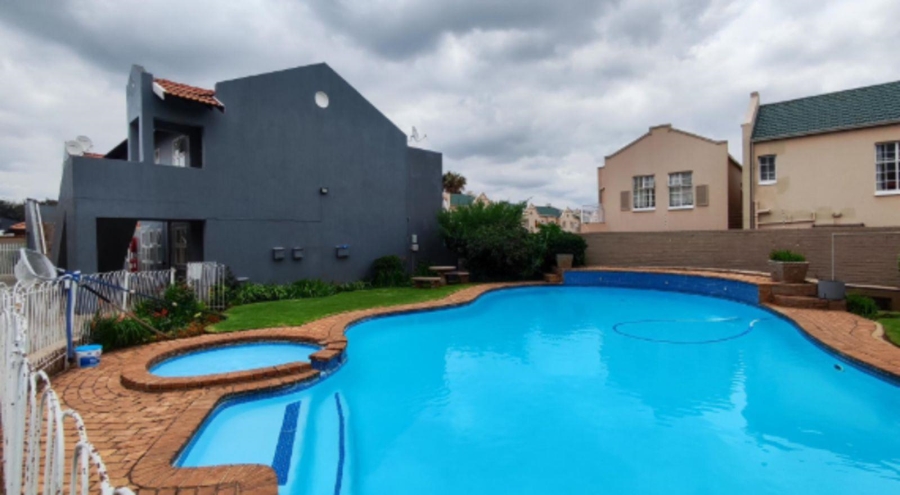 2 Bedroom Property for Sale in New Redruth Gauteng