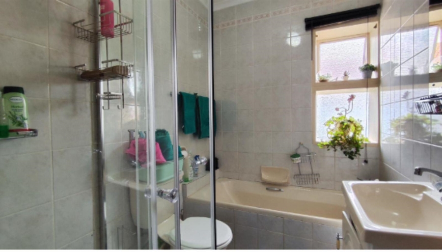 2 Bedroom Property for Sale in New Redruth Gauteng