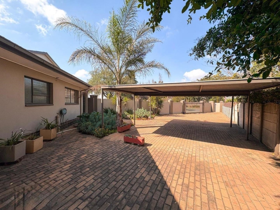 7 Bedroom Property for Sale in Libradene Gauteng