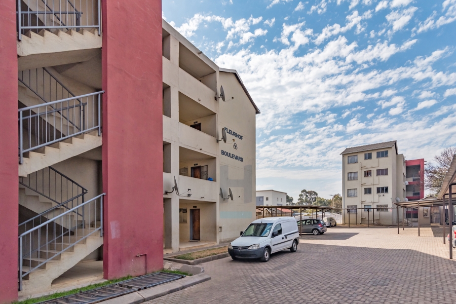 2 Bedroom Property for Sale in Fleurhof Gauteng