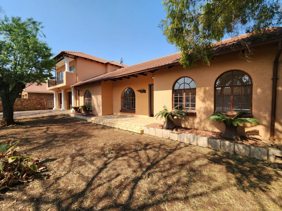 5 Bedroom Property for Sale in Wierda Park Gauteng