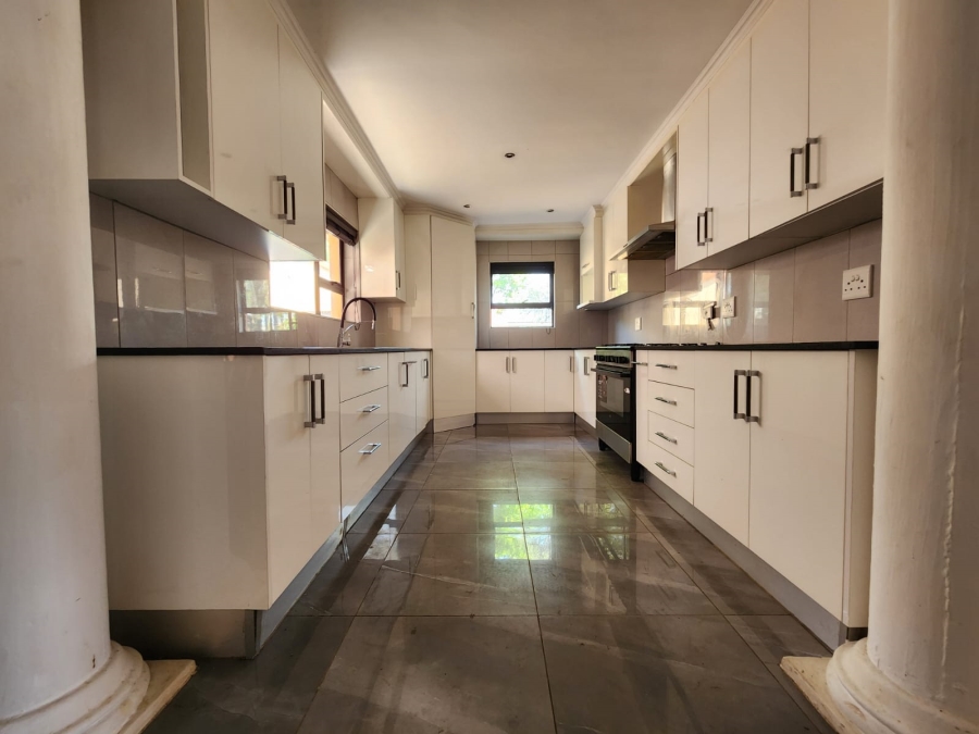 5 Bedroom Property for Sale in Wierda Park Gauteng