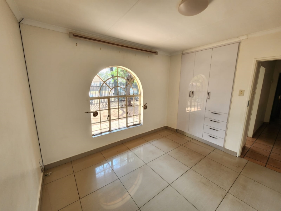 5 Bedroom Property for Sale in Wierda Park Gauteng