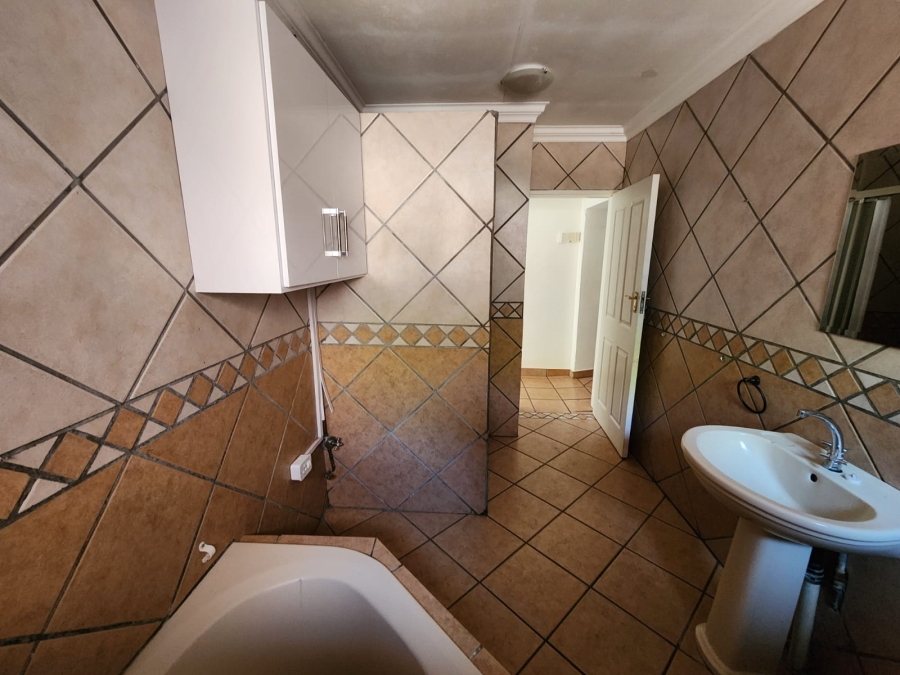 5 Bedroom Property for Sale in Wierda Park Gauteng