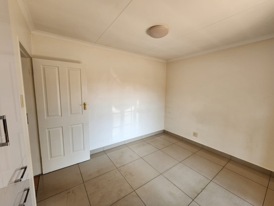 5 Bedroom Property for Sale in Wierda Park Gauteng