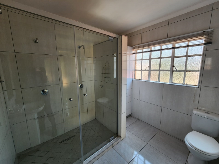 5 Bedroom Property for Sale in Wierda Park Gauteng