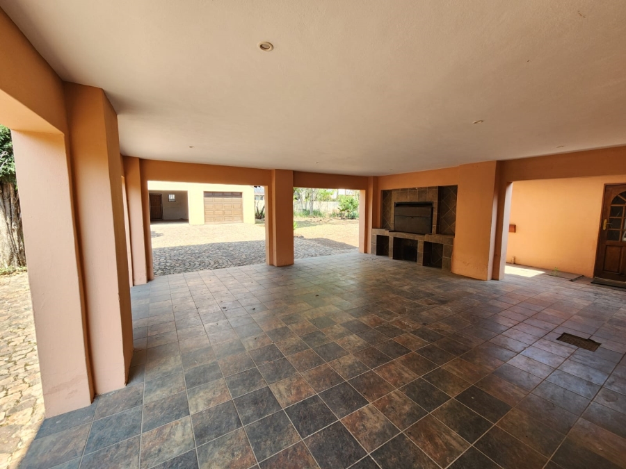 5 Bedroom Property for Sale in Wierda Park Gauteng