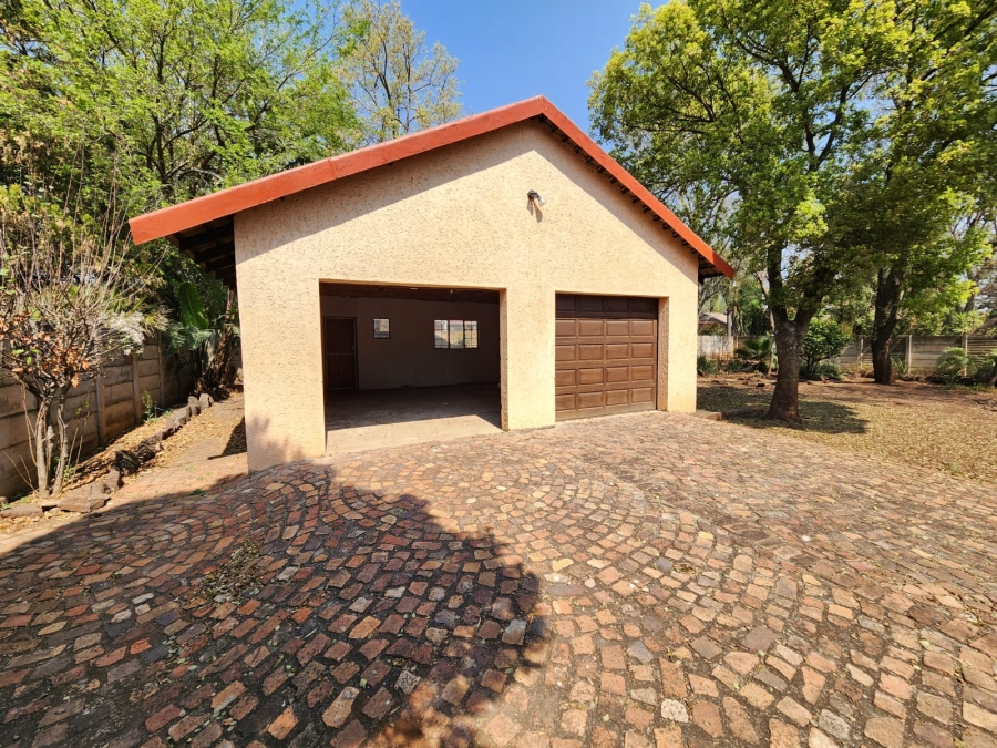5 Bedroom Property for Sale in Wierda Park Gauteng