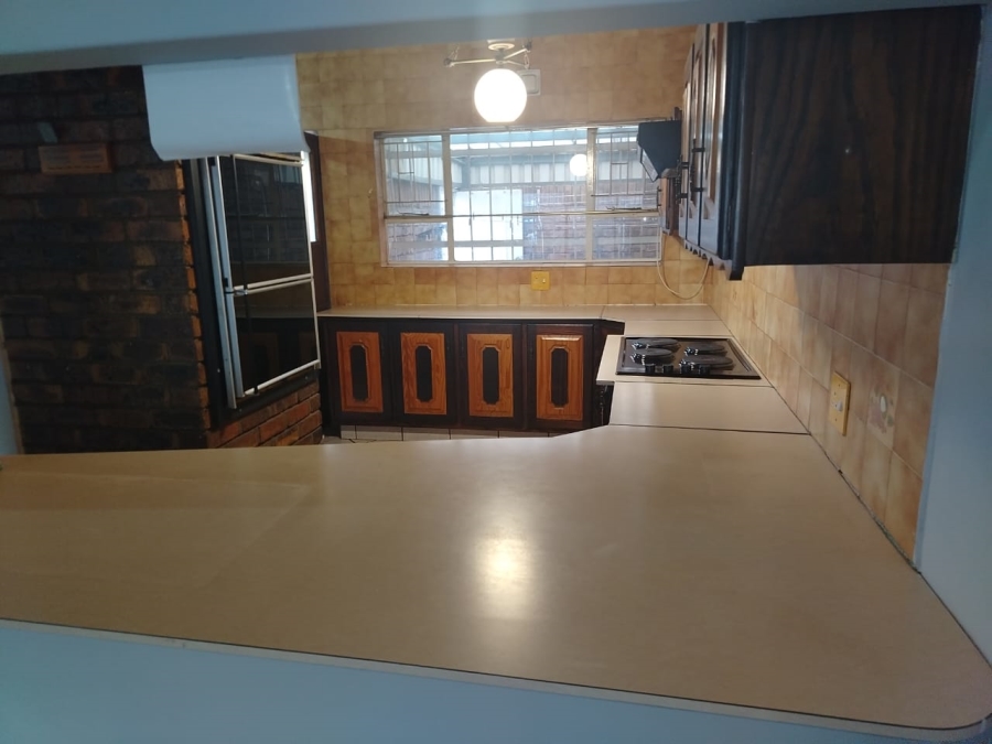 To Let 3 Bedroom Property for Rent in Flora Gardens Gauteng