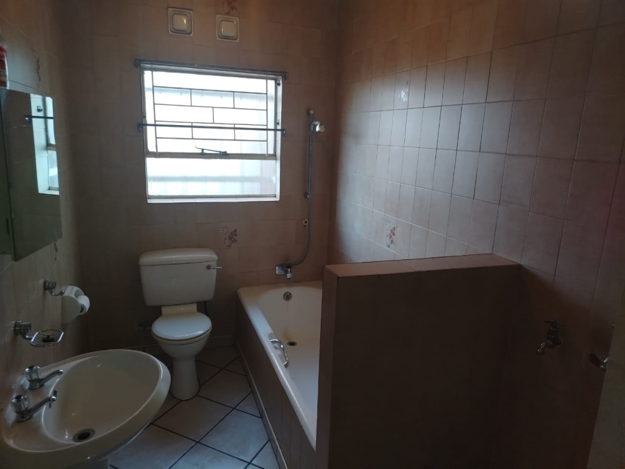 To Let 3 Bedroom Property for Rent in Flora Gardens Gauteng