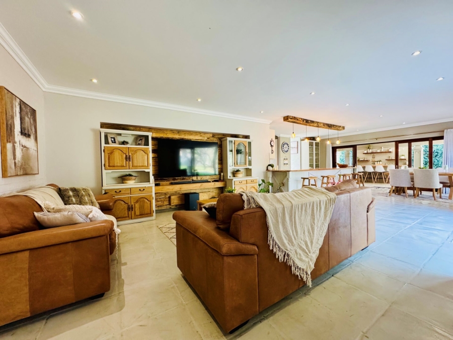 5 Bedroom Property for Sale in Zambezi Country Estate Gauteng