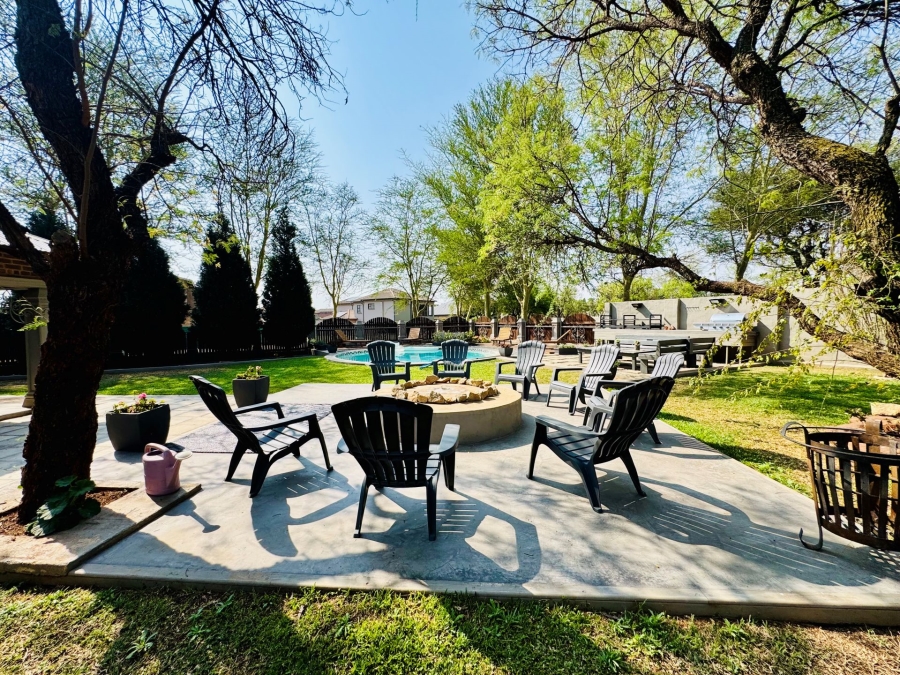5 Bedroom Property for Sale in Zambezi Country Estate Gauteng