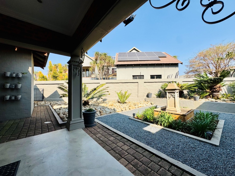 5 Bedroom Property for Sale in Zambezi Country Estate Gauteng