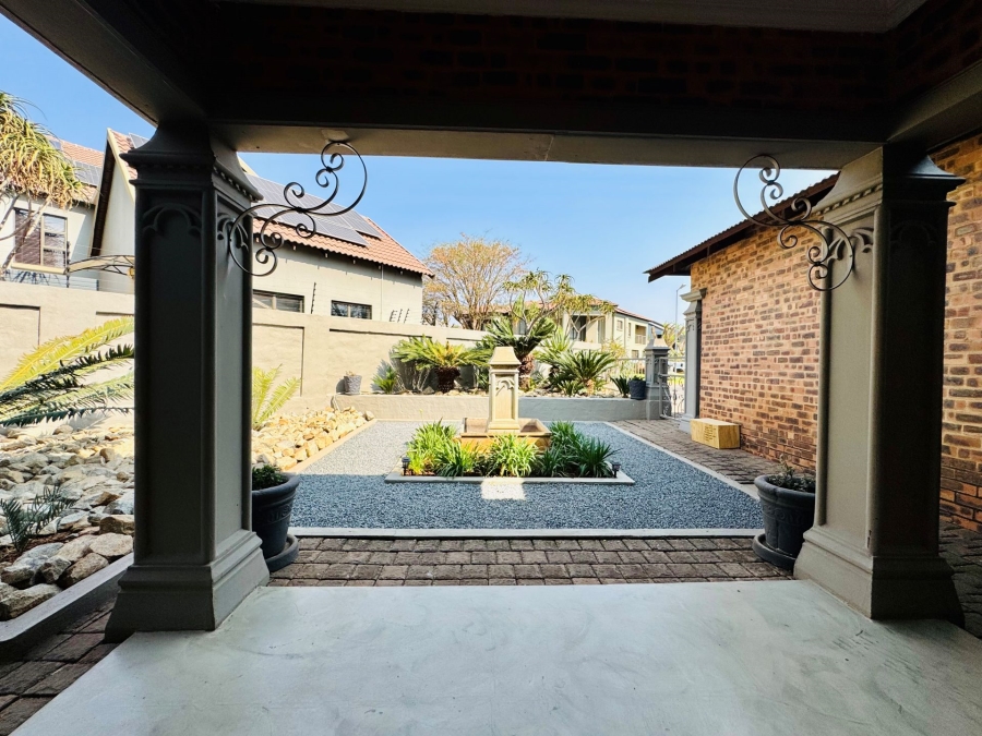 5 Bedroom Property for Sale in Zambezi Country Estate Gauteng