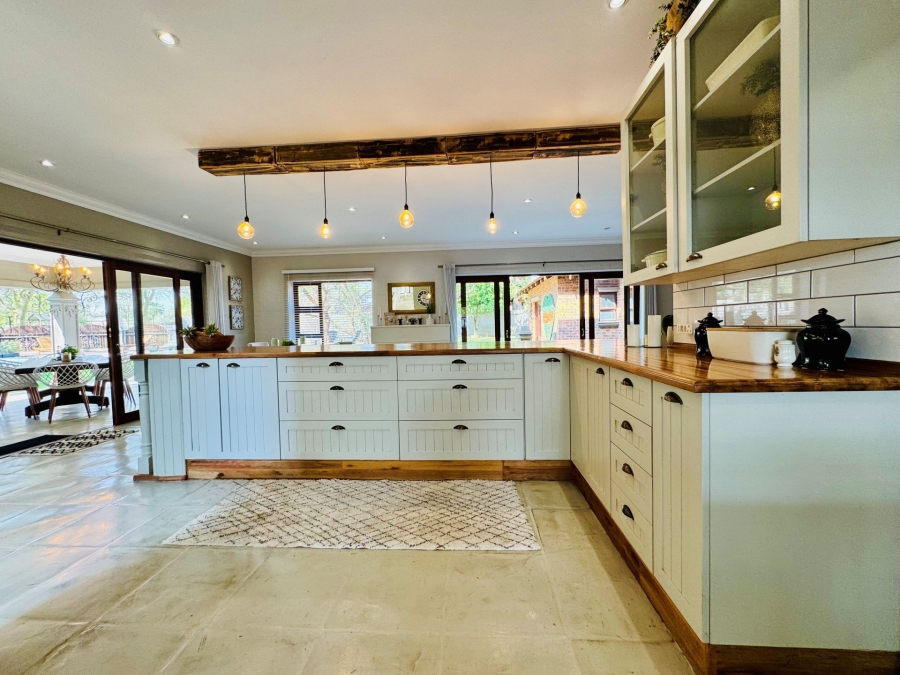 5 Bedroom Property for Sale in Zambezi Country Estate Gauteng