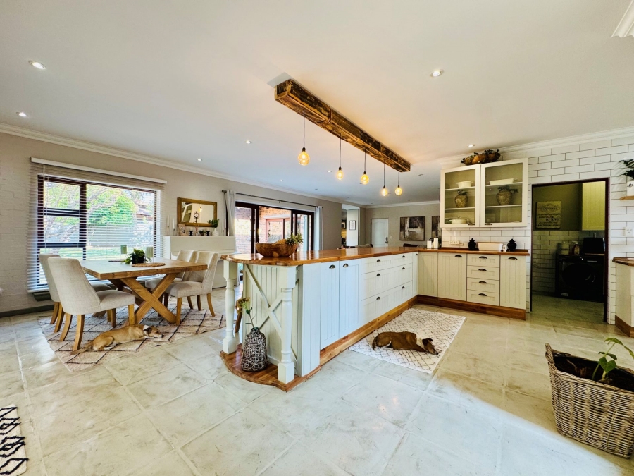 5 Bedroom Property for Sale in Zambezi Country Estate Gauteng