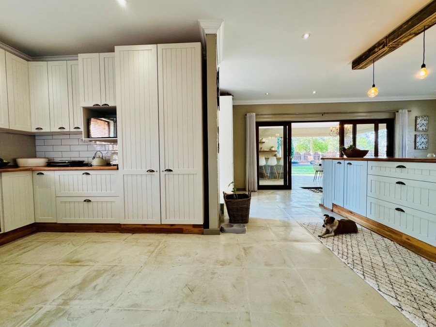 5 Bedroom Property for Sale in Zambezi Country Estate Gauteng