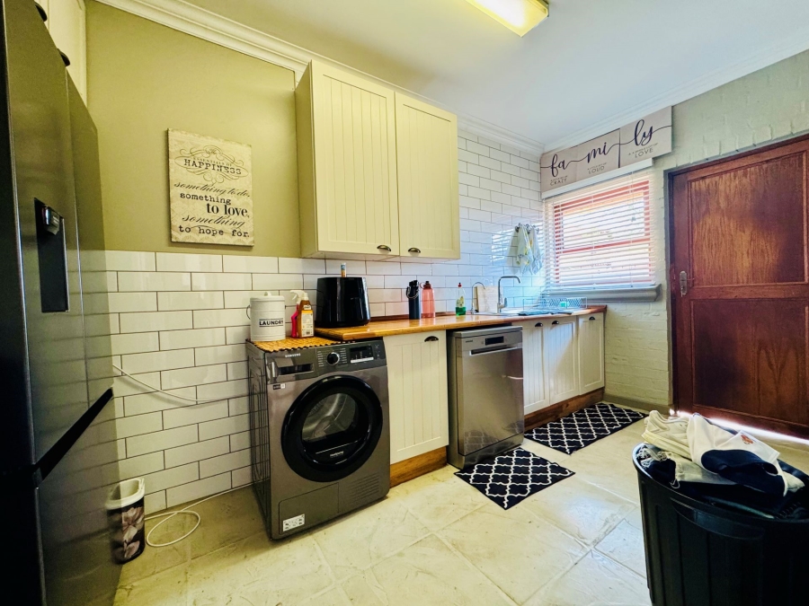 5 Bedroom Property for Sale in Zambezi Country Estate Gauteng