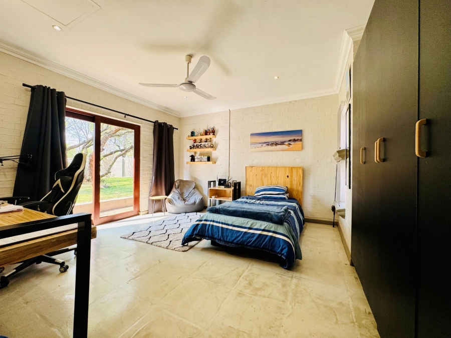 5 Bedroom Property for Sale in Zambezi Country Estate Gauteng