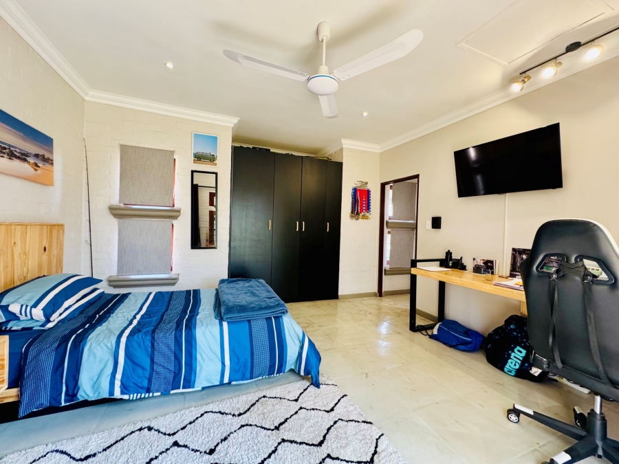5 Bedroom Property for Sale in Zambezi Country Estate Gauteng