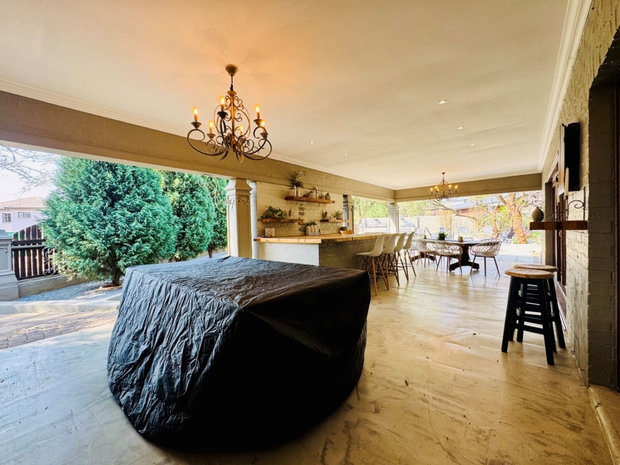 5 Bedroom Property for Sale in Zambezi Country Estate Gauteng