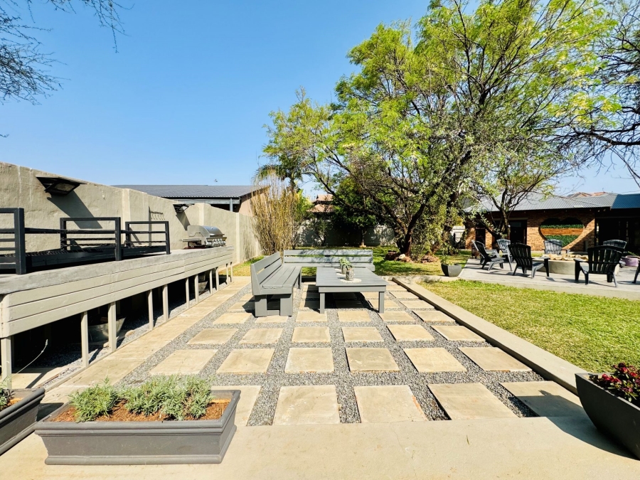 5 Bedroom Property for Sale in Zambezi Country Estate Gauteng