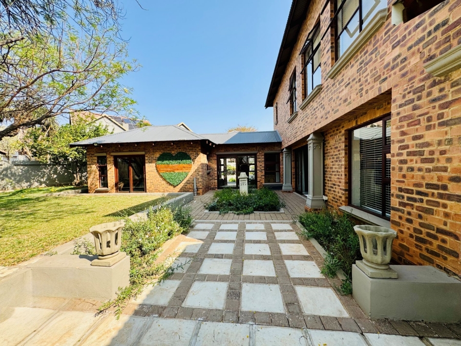5 Bedroom Property for Sale in Zambezi Country Estate Gauteng
