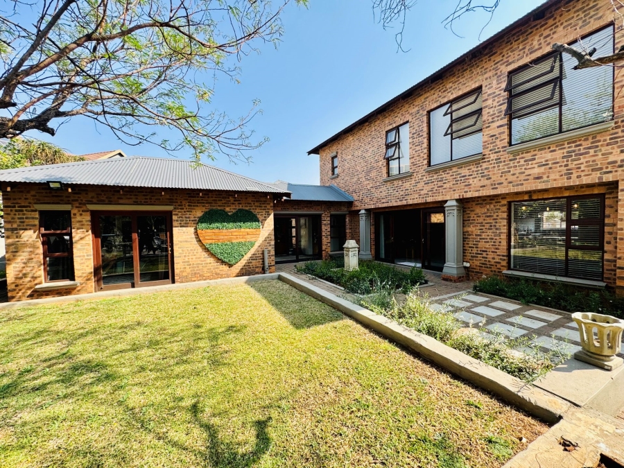 5 Bedroom Property for Sale in Zambezi Country Estate Gauteng