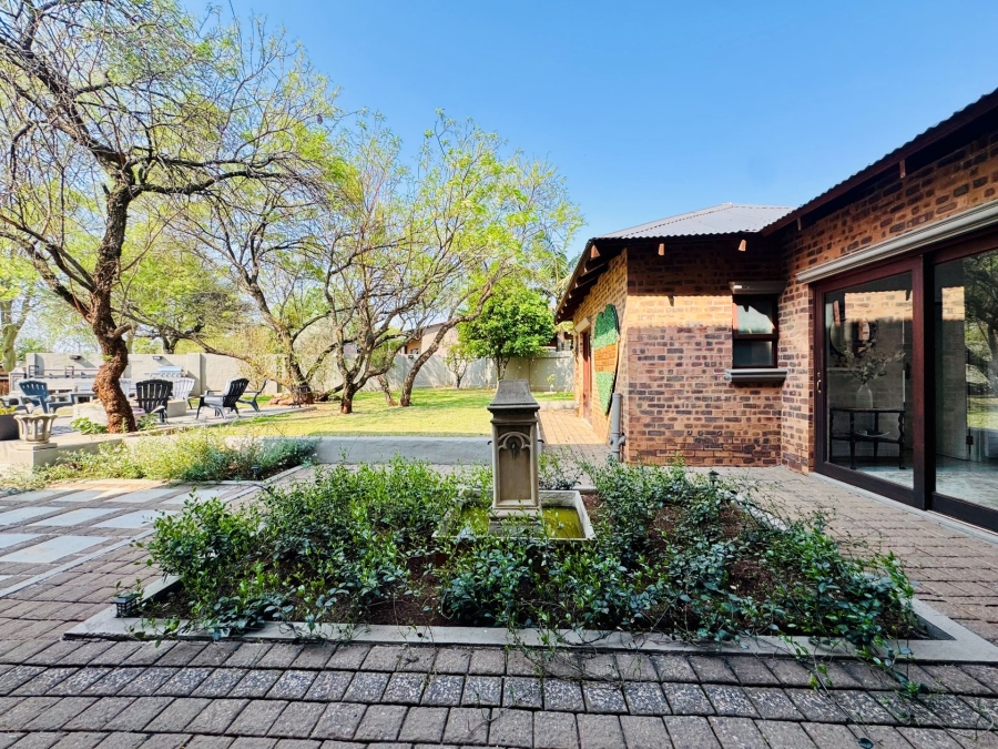 5 Bedroom Property for Sale in Zambezi Country Estate Gauteng