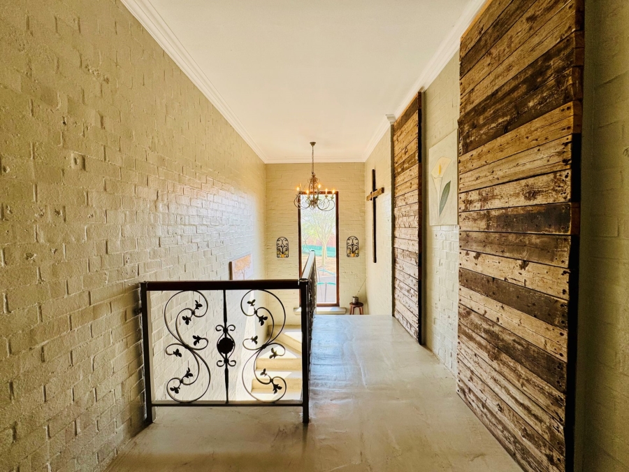 5 Bedroom Property for Sale in Zambezi Country Estate Gauteng