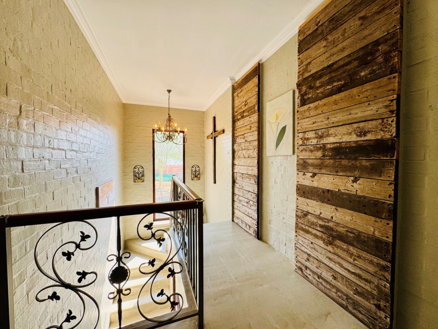 5 Bedroom Property for Sale in Zambezi Country Estate Gauteng