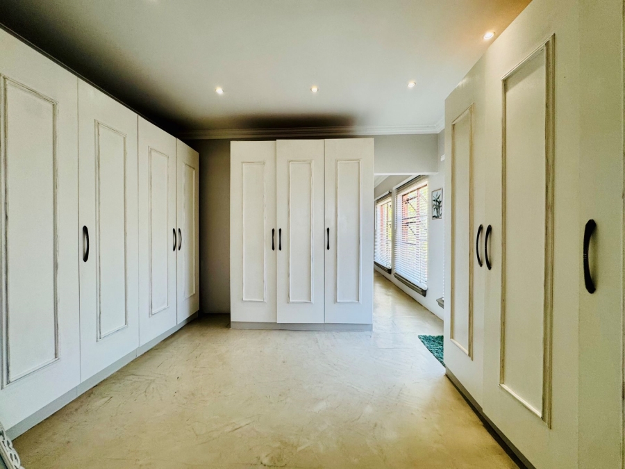 5 Bedroom Property for Sale in Zambezi Country Estate Gauteng