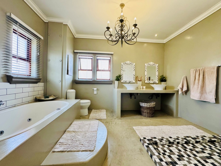 5 Bedroom Property for Sale in Zambezi Country Estate Gauteng