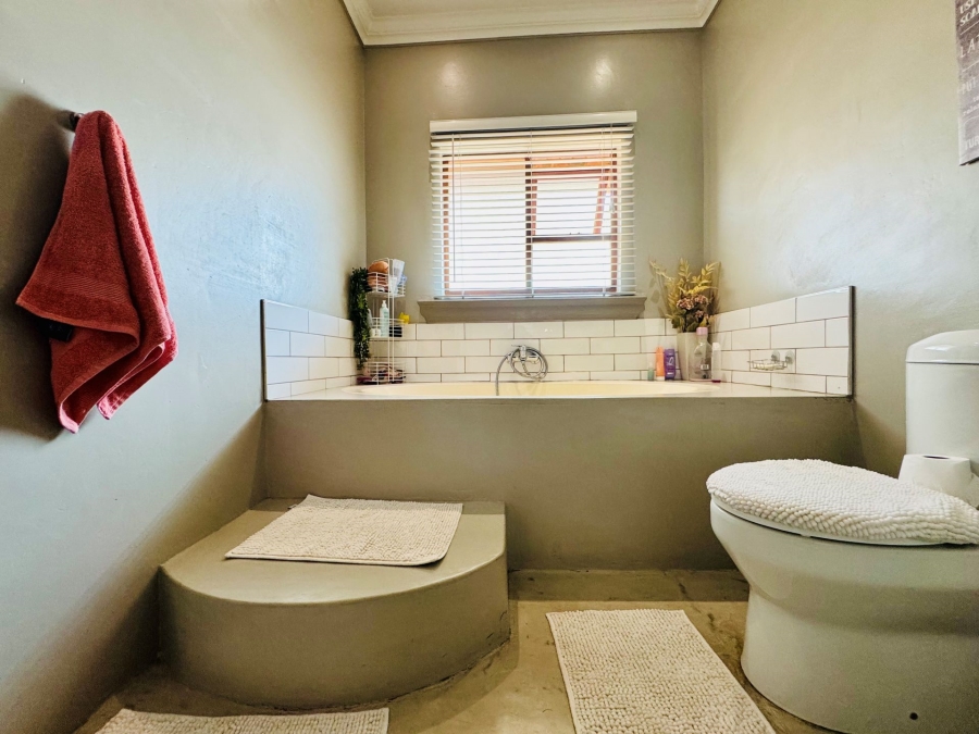 5 Bedroom Property for Sale in Zambezi Country Estate Gauteng