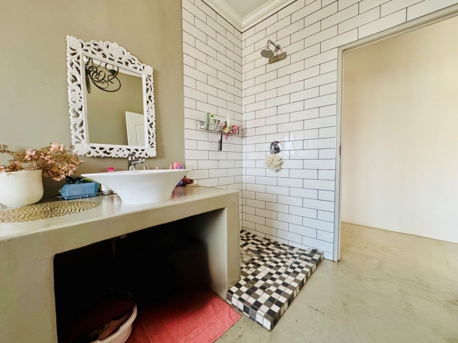 5 Bedroom Property for Sale in Zambezi Country Estate Gauteng