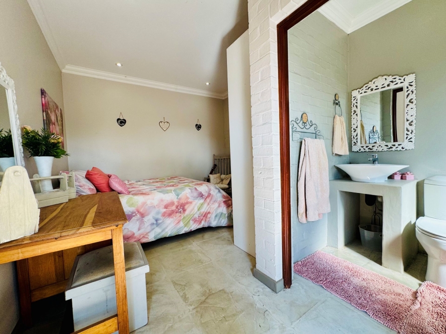 5 Bedroom Property for Sale in Zambezi Country Estate Gauteng