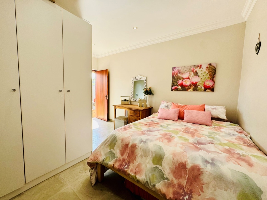 5 Bedroom Property for Sale in Zambezi Country Estate Gauteng